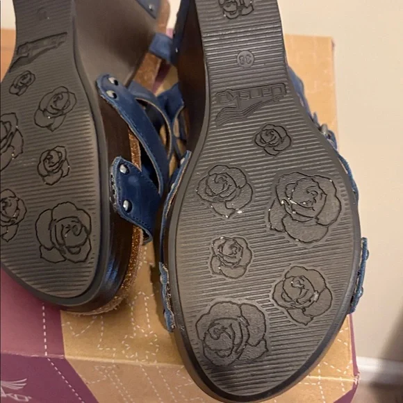 Dansko Women's Blue Strappy Sandals - Picture 11 of 11